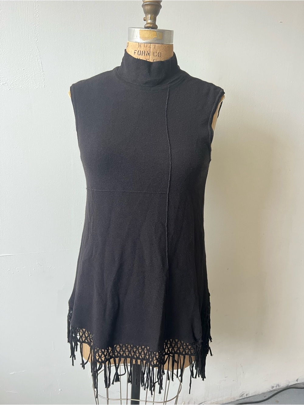 NIC+ZOE Black Mock Neck Sleeveless Fringe Hem Knit Tunic Sweater Small